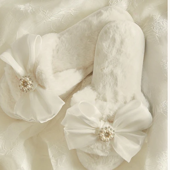 Bella Sleep Plush Slippers with White Bow - Picture 9 of 10